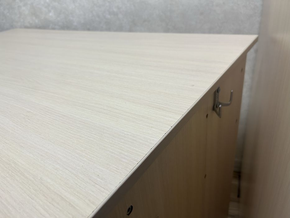 стол для учебы или работы