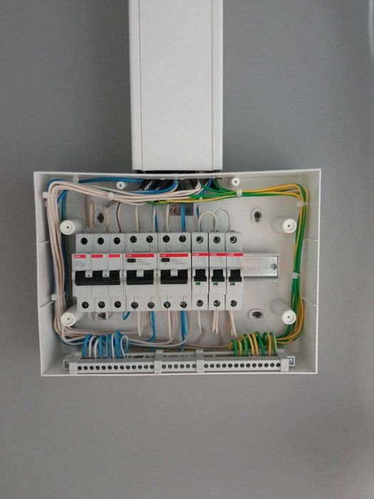 Электрик опытный