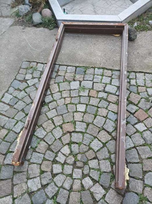 Желязна врата с каса и насрещна каса за обръщане