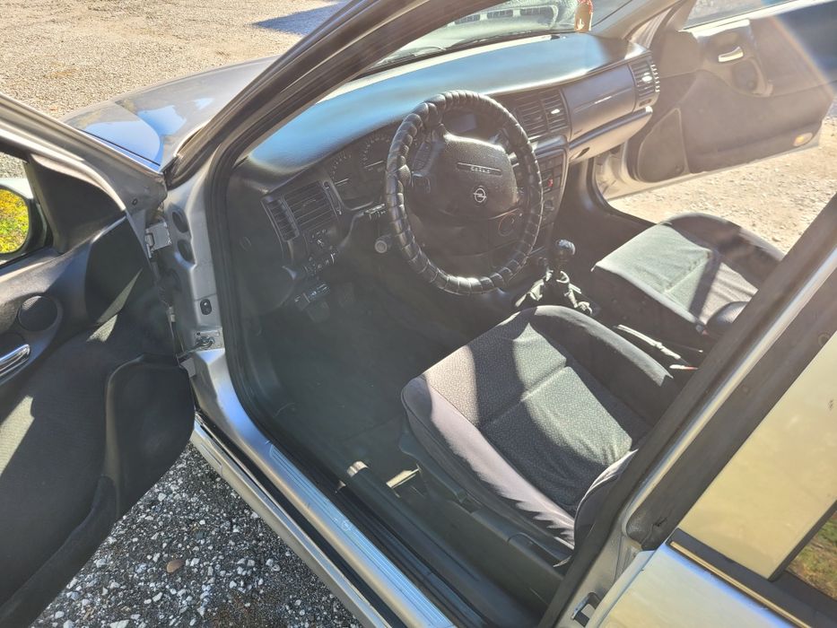 Opel Vectra 1.6 100кс