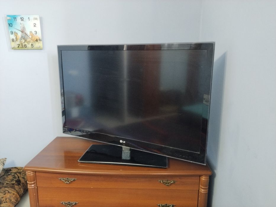 Телевизор LG  99 диагональ
