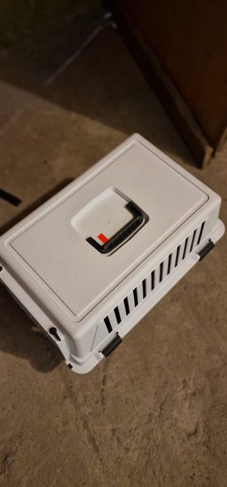 Здрава транспортна клетка + удобна чанта с колелца за куче или котка.