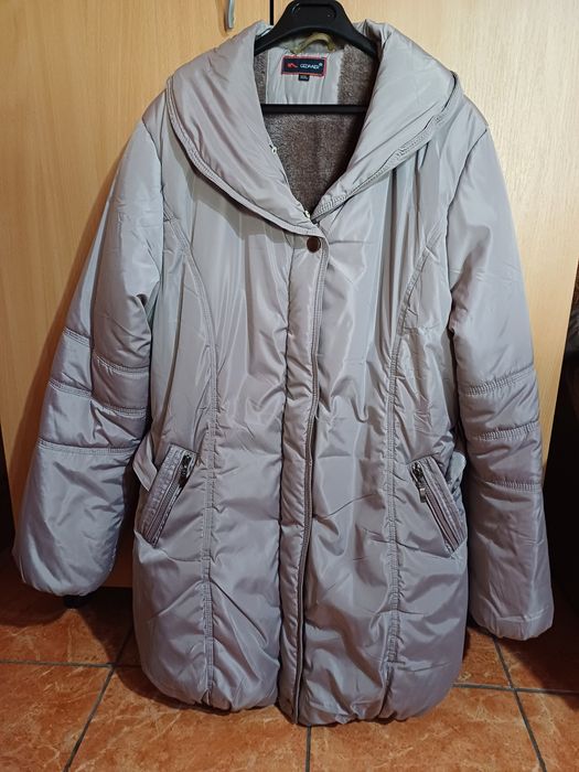 Vand geaca groasa și lunga, de femei, XXL, ca noua.