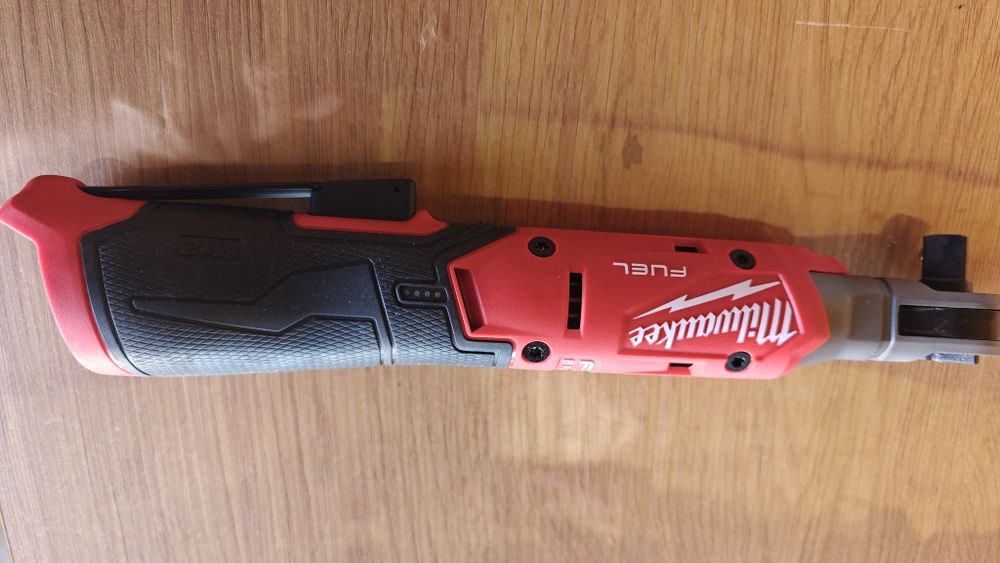 Clichet milwaukee m12 ultimul model 108 nm forță cap 1/2
