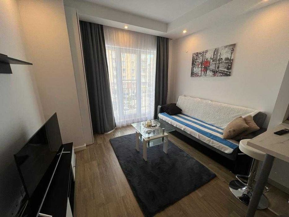 Inchiriez direct proprietar apartament 2 camere Cosmopolis, parcare.