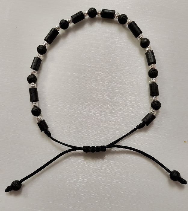 Гривна от конец със сребърни топчета