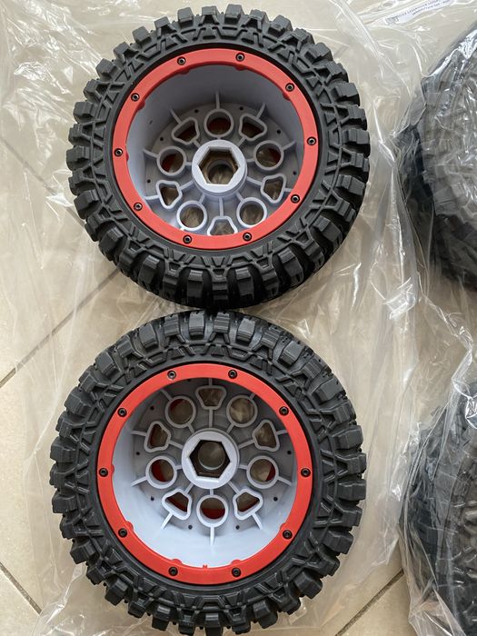 Нови гуми за Losi Dbxl