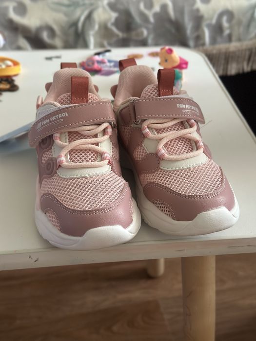 Продам кросрвки на девочку