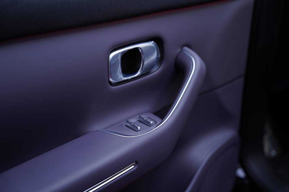 Leapmotor C16 Hybrid 3 Позится