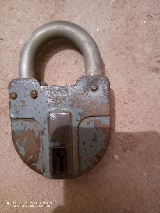 Lacat foarte vechi mare pt colecție