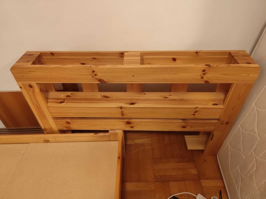 Vand tablie/spatar de pat din lemn masiv