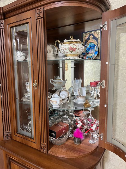 сервант, шкаф в хорошем состоянии