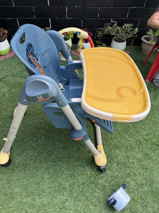 СРОЧНО продам стульчик детский chicco