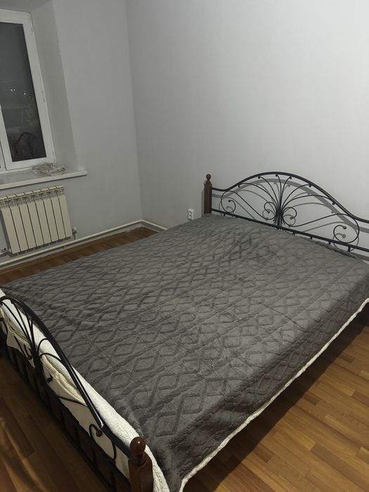 Кровать с матрасом