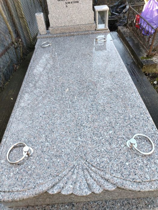 De vânzare criptă cu două locuri, cimitirul Borzogheanu, Piatra-Neamt