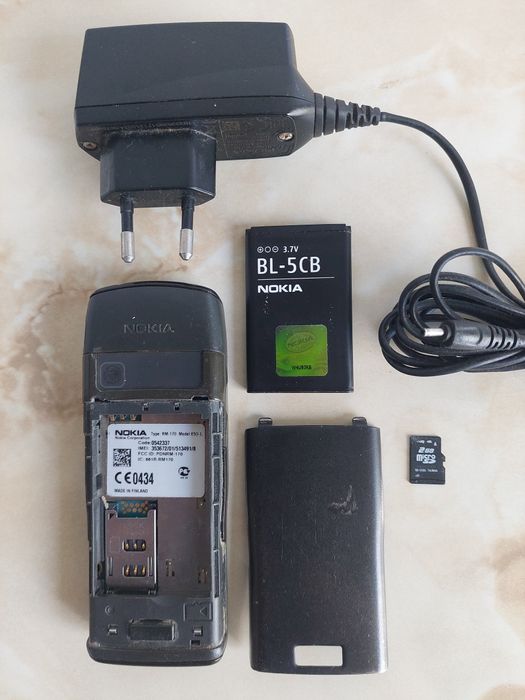 Vând Nokia E50 Black, în stare generală bună + card + încărcător /poze