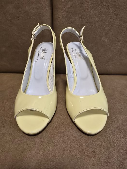 Обувки на дебел ток GiAnni