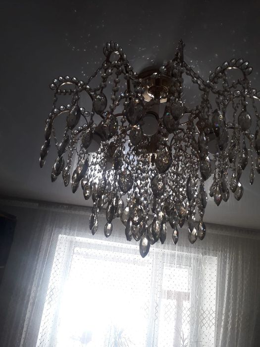 Продам люстру новую