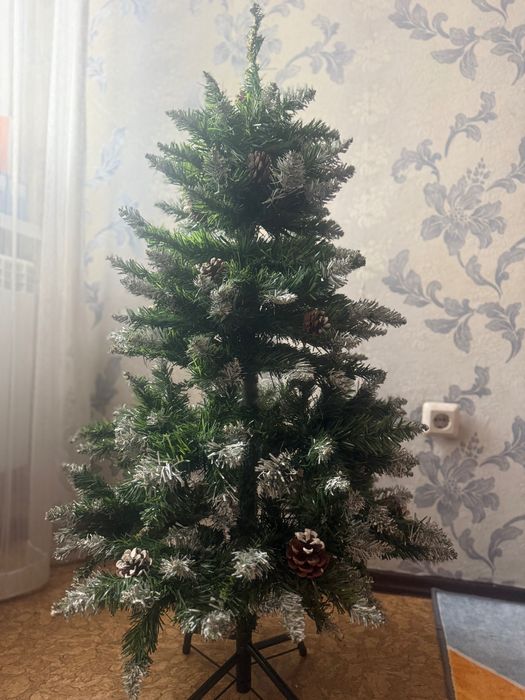 Продаю новогоднюю елочку