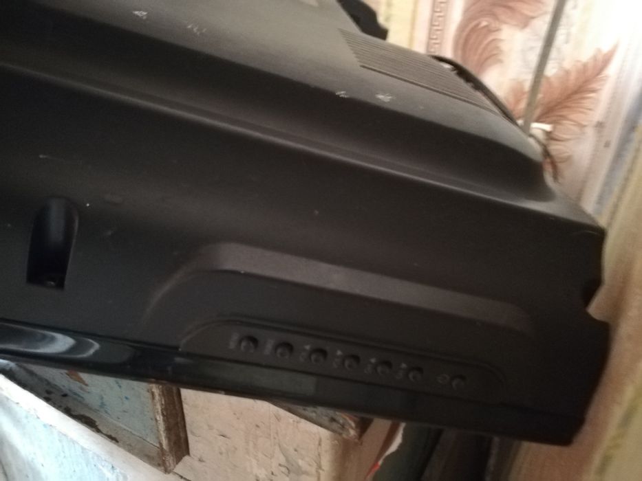 Продам на запчасти  телевизор