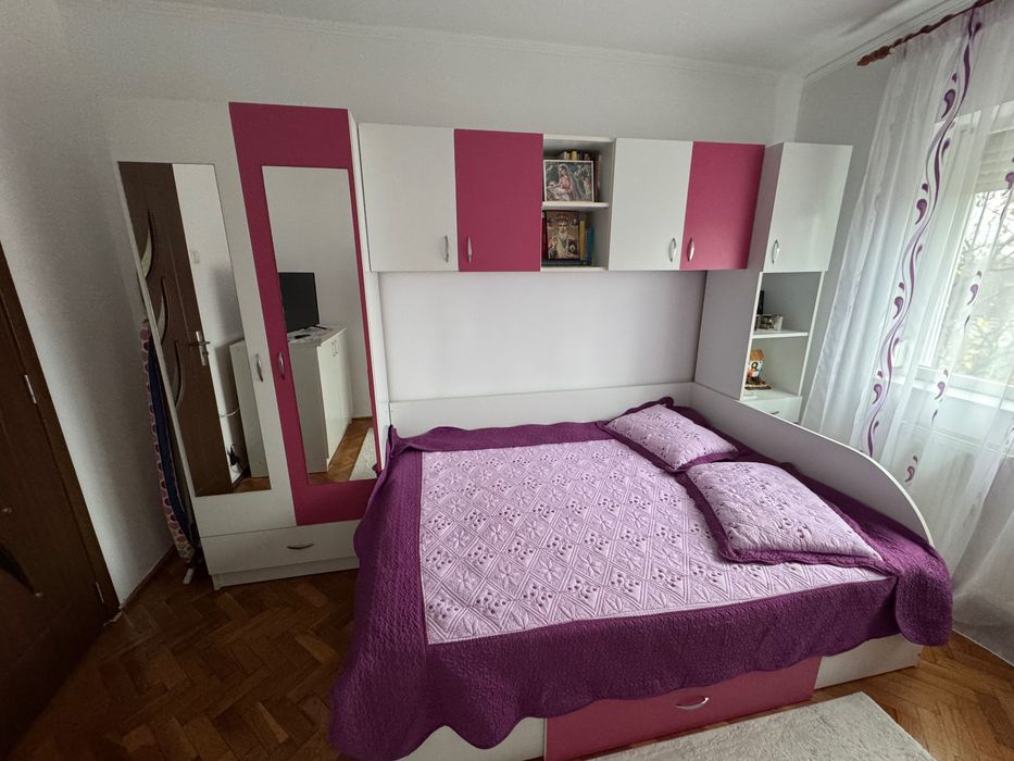 Dormitor roz de copii