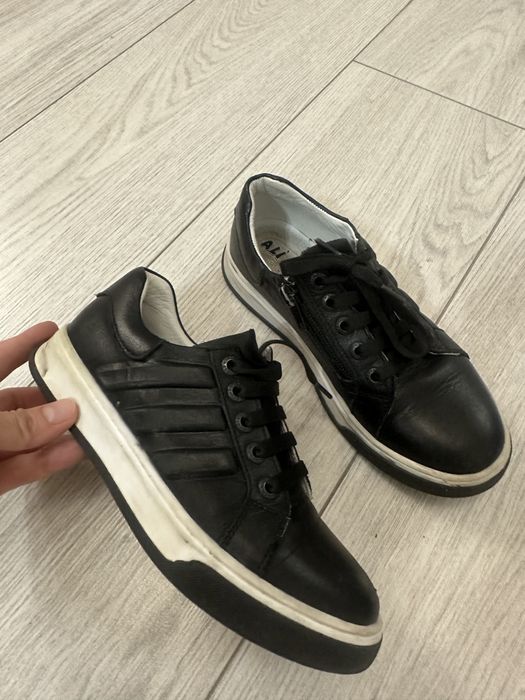 Кроссовки для девочки