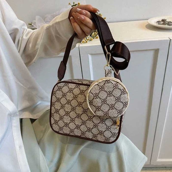 дамска чанта през рамо