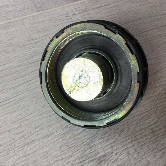 НОВА заключваща се капачка за резервоар за гориво Жигули / Лада / ВАЗ