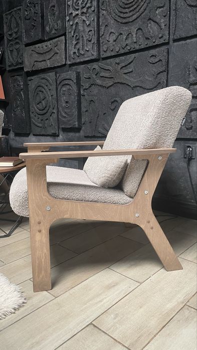 Кресла два. Столы круглые в подарок.