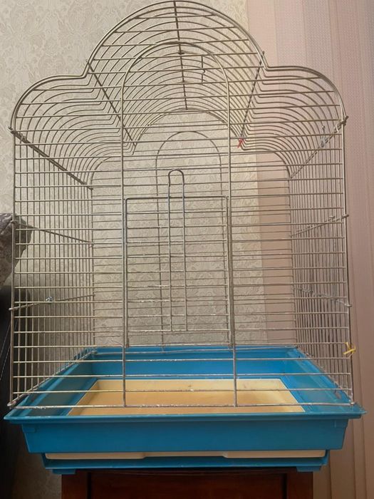 Продается большая клетка для попугая
