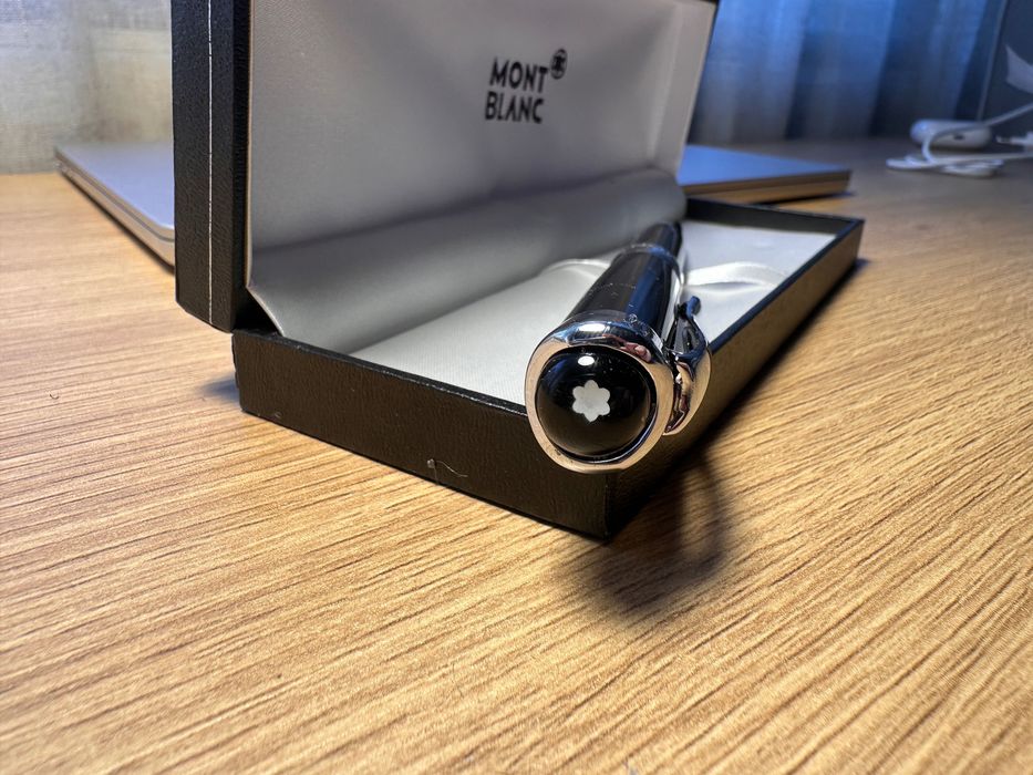 Stilou Mont Blanc negru, capac cilindru, fountain pen