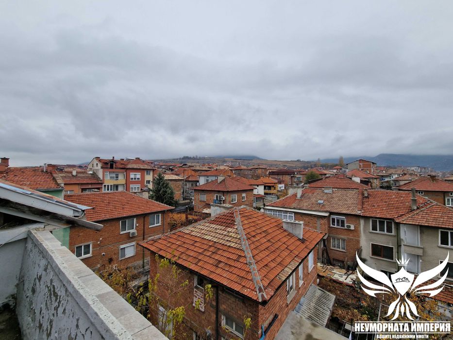 Продавам тристаен 55кв. с паркомясто и 1/2 партер в гр.Асеновград