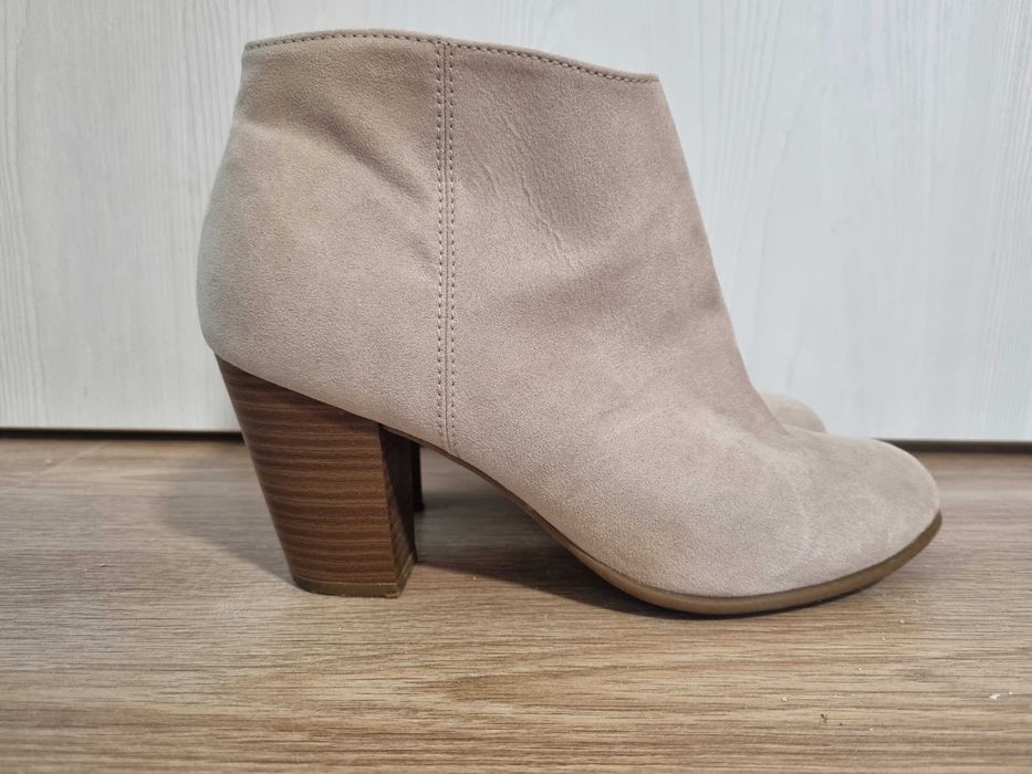 Дамски велурени боти