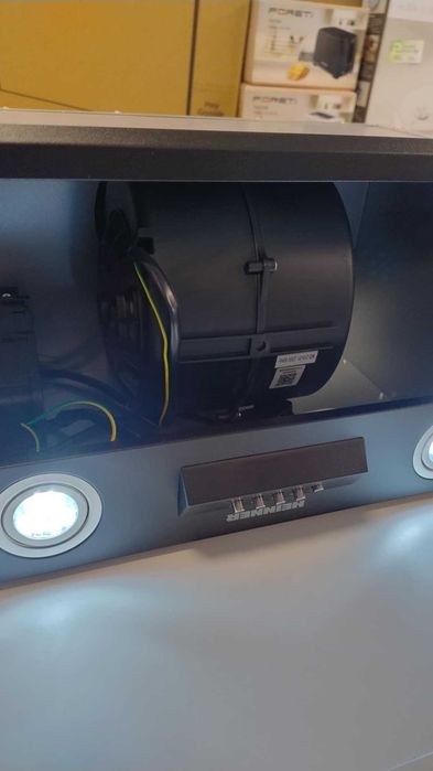 Черен Абсорбатор за вграждане Heinner 610 м3/ч 215 W