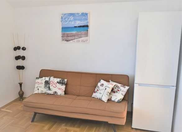 Дава се под наем Двустаен апартамент в Бургас, Възраждане - 75 кв.м за 175 € - Снимка #2