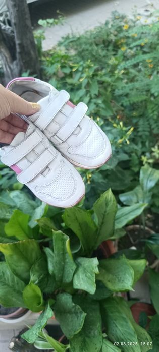 Кросовки для девочки. Кожа. Размер 28