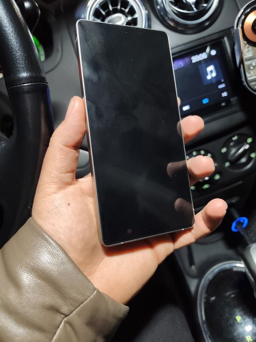 Samsung s 25 ultra 12/512 SROCHNA