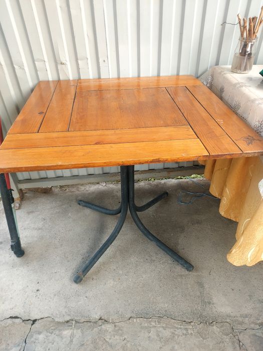 Продам стол в хорошем состоянии