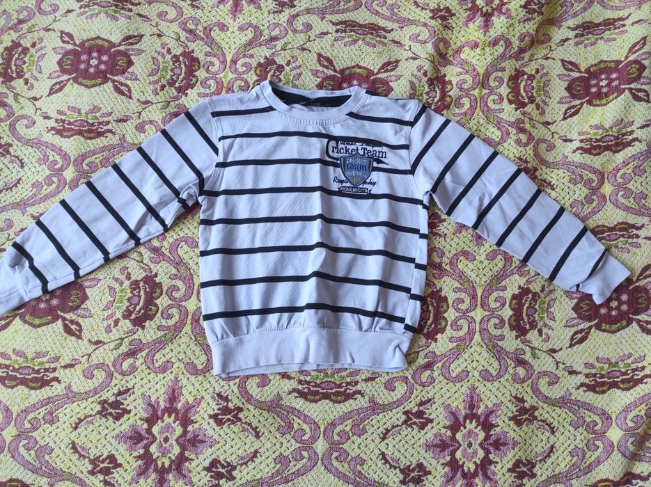 Продавам блузи за момче 8бр.