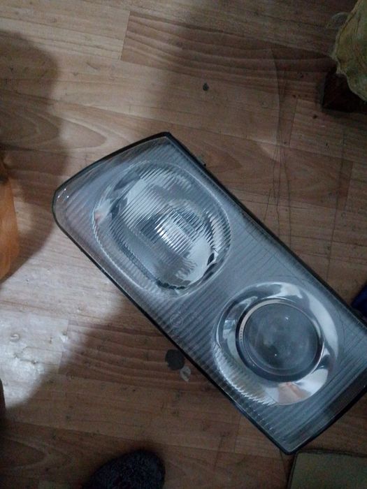 Фар на л300 продам левый сторону