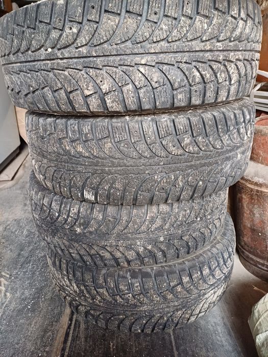 Шины продаю. На 16, без камерка