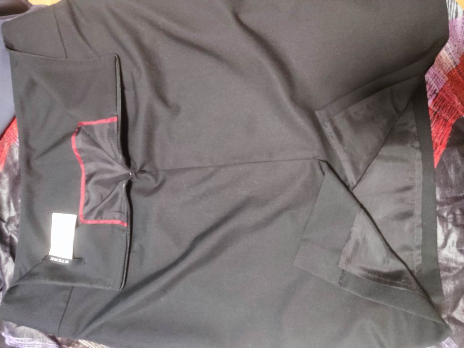 Нова черна права пола