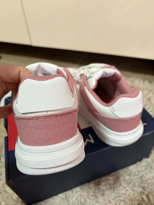 Обувки Tommy Jeans