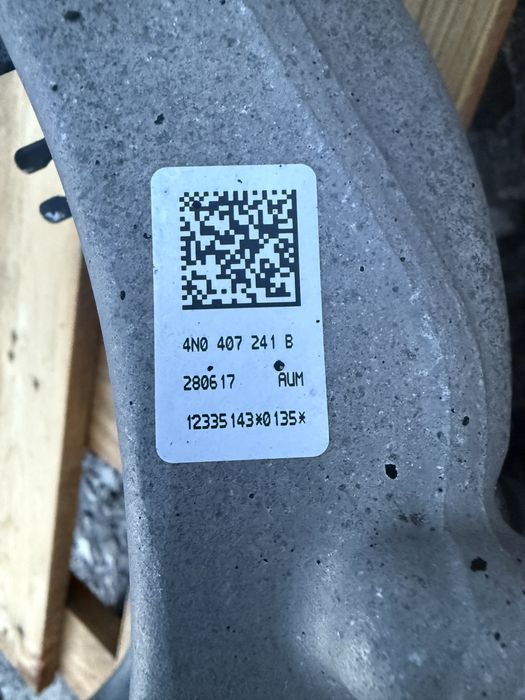 Ляв преден шенкел Audi A8 D5 4N0407241B главина