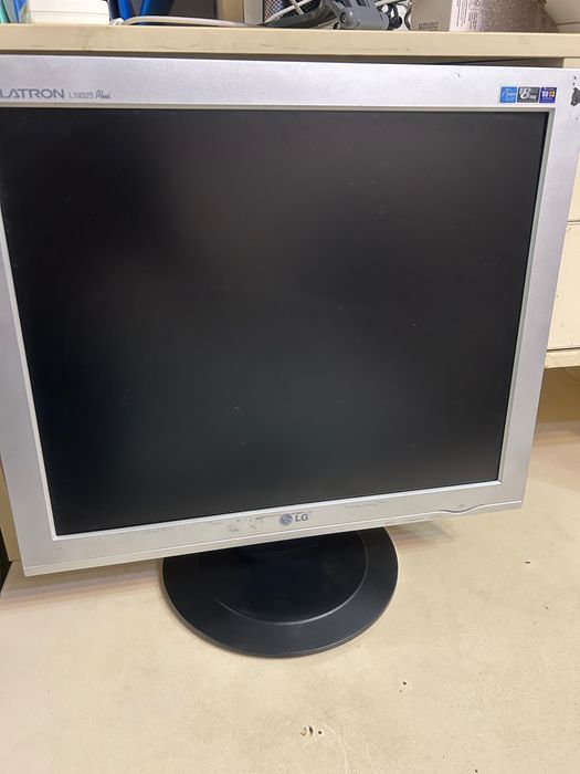 Монитор LG серый