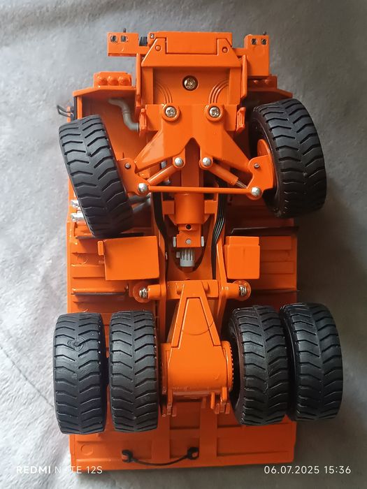 Модель коллекционная самосвал Hitachi