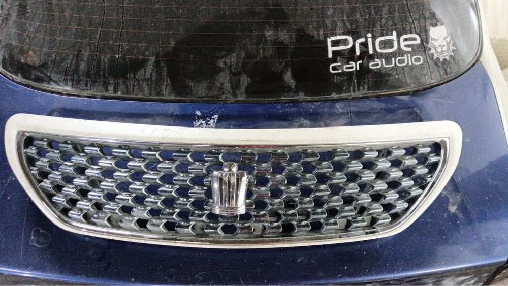 Решетка радиатора на crown athlete 2009