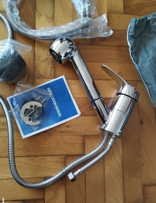 Vând baterie de bucătărie modernă, cu design elegant și fun