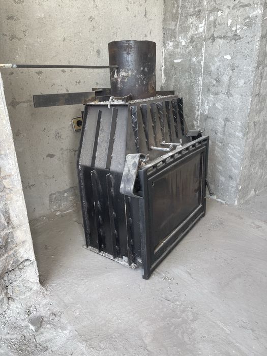 Чугунена камина за вграждане