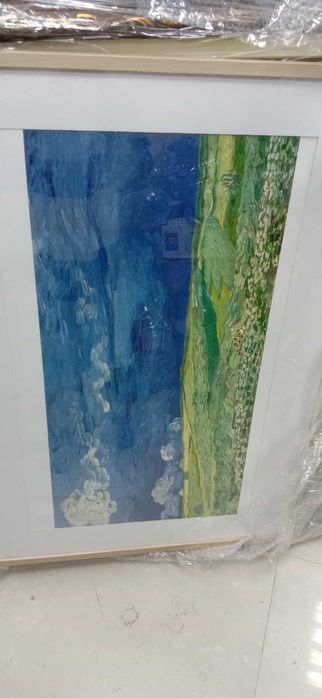 столове, етажерка, бебешко легло, шкаф за играчки, големи картини и др